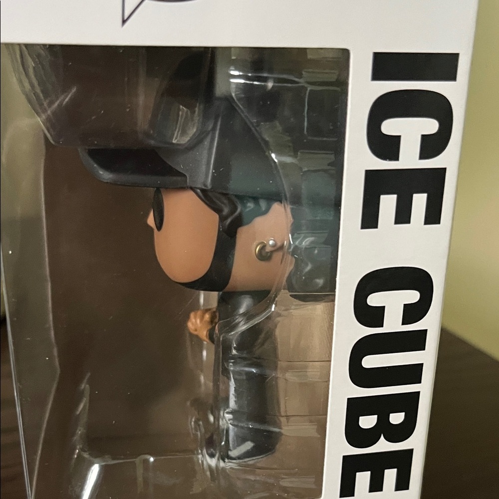 Funko Pop! Rocks Ice Cube in Black Outfit - Picture 8 of 8